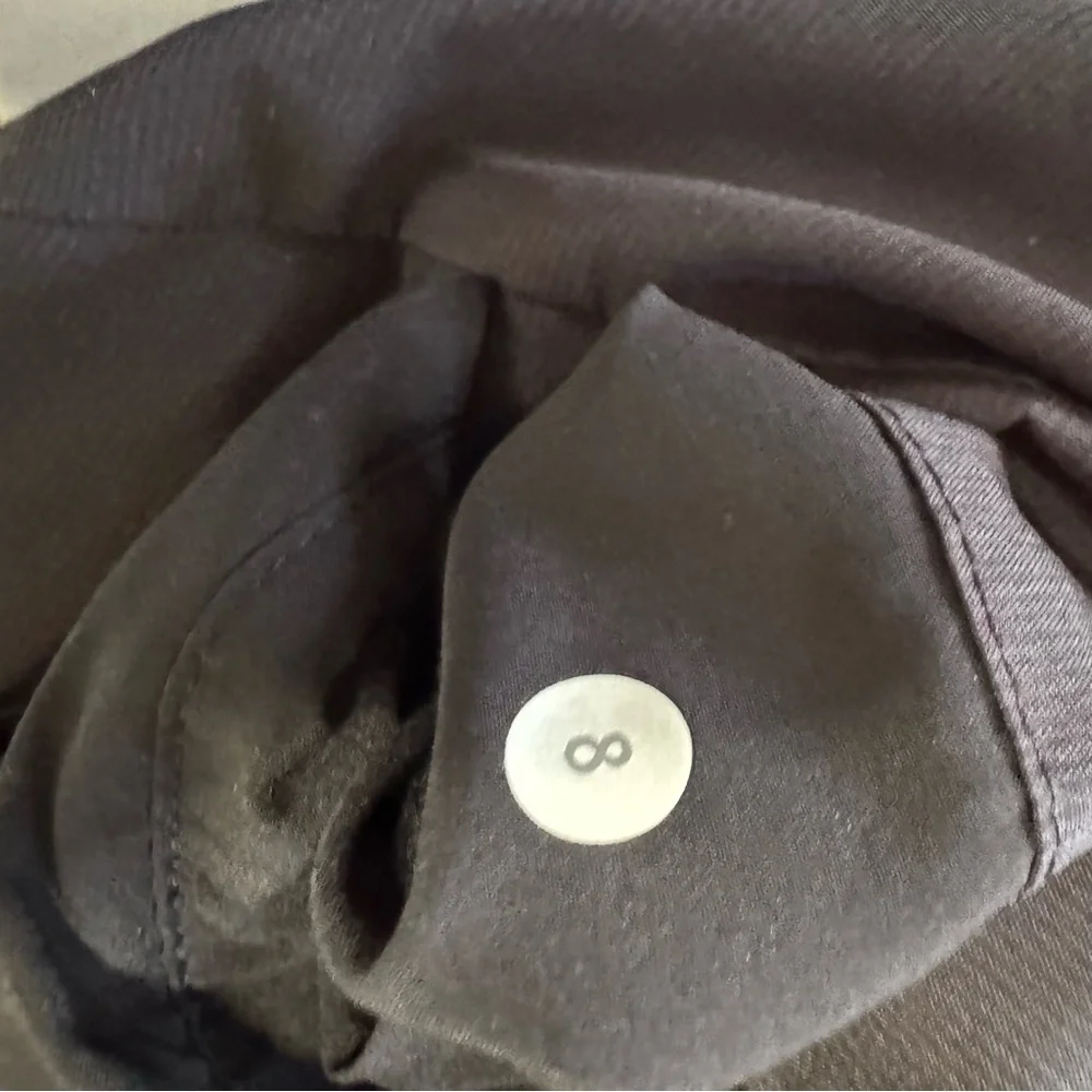 Lululemon Spring Break Away Black Shorts Size 8 - Picture 8 of 8